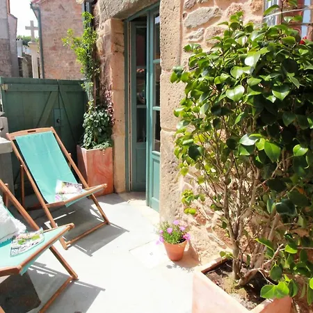 Sleeps 5 With Pool